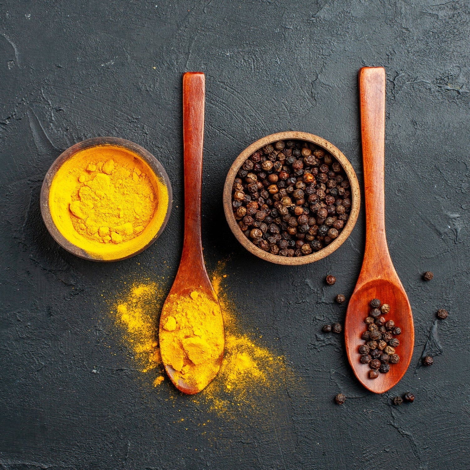 A Dynamic Duo: How Turmeric and Black Pepper Work Together for Maximum Health Benefits